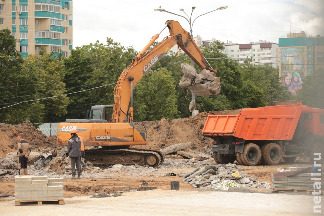 
                    Фонтан на площади Юности полностью уничтожили          