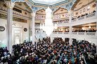 Десятки тысяч мусульман собрались у Соборной мечети в Москве