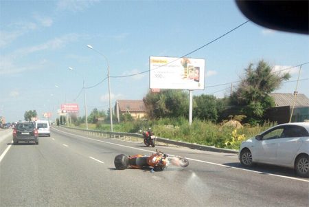 
                    Мотоциклист пострадал в аварии на Ленинградке в Дурыкино          