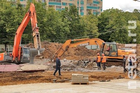 
                    Фонтан на площади Юности полностью уничтожили          