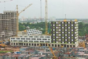 На стройке в 17 микрорайоне нашли мужчину с пробитой головой