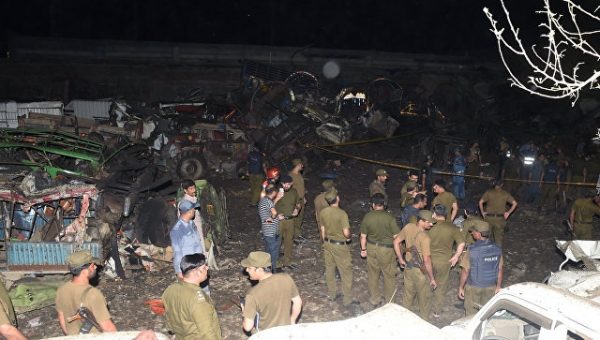 Число погибших при взрыве в Пакистане возросло до 15 человек