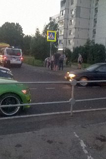 
                    Юный велосипедист попал под колеса автомобиля на пешеходном переходе          