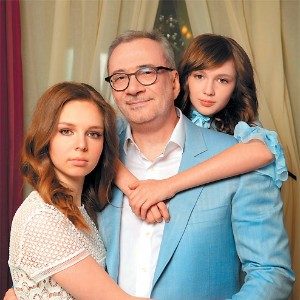 Скромность украшает: дети звезд, избегающие публичности