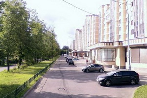 Автомобиль сбил перебегавшего во дворе дорогу ребенка