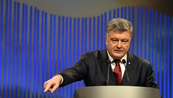 Весь мир летает на "украинских крыльях", заявил Порошенко