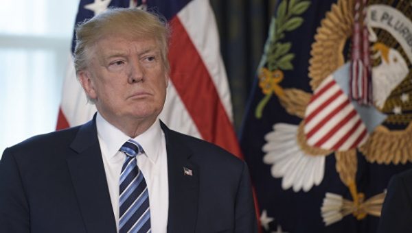 Трамп заявил, что осуждает насилие в Шарлоттсвилле