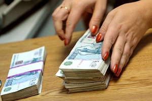 Начальник отдела кадров украла деньги работников предприятия