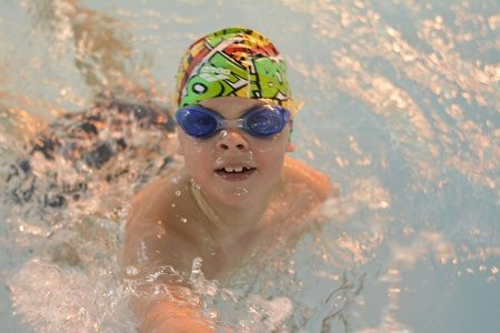 В детской школе плавания «Быстрый дельфин» открыт набор на 2017/18 учебный год