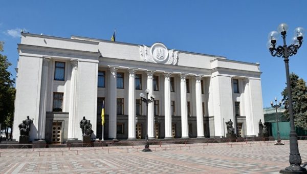 СМИ: Рада к осени может подготовить законопроект о визовом режиме с Россией