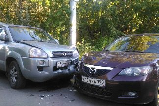 
                    В парке Победы столкнулись два автомобиля          