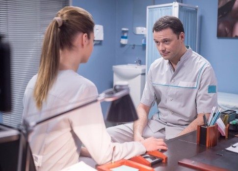 Актер сериала «Женский доктор» Илья Носков: «Роды при необходимости принять смогу»