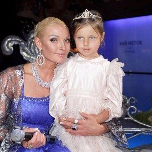 Ни слуха, ни голоса: Пэрис Хилтон, Ольга Бузова и другие звезды, которые неожиданно запели