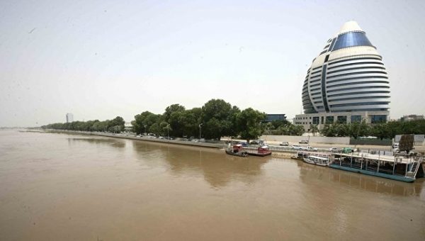 В воде бассейна, где плавал посол РФ в Судане, не нашли отравляющих веществ