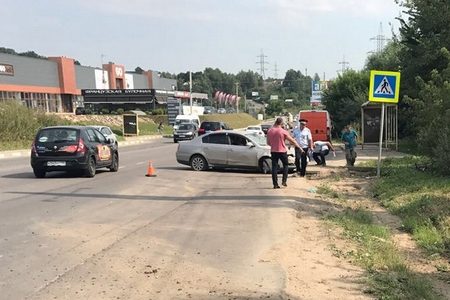 
                    Пьяный водитель сбил ребенка на обочине          