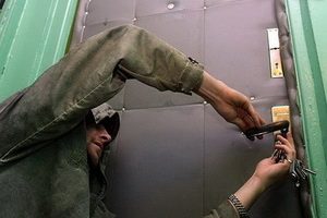 Компания друзей ограбила квартиру своего знакомого