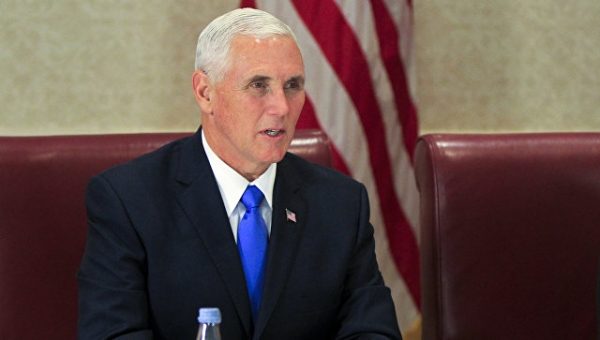 Вице-президент США осудил националистов в Шарлоттсвилле