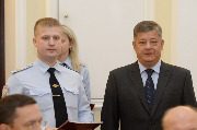 
                    Пятерых полицейских наградили премиями за поимку насильника в 4-м микрорайоне          