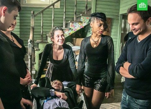 На грани: скоро на НТВ адаптация культового сериала «Бесстыдники»