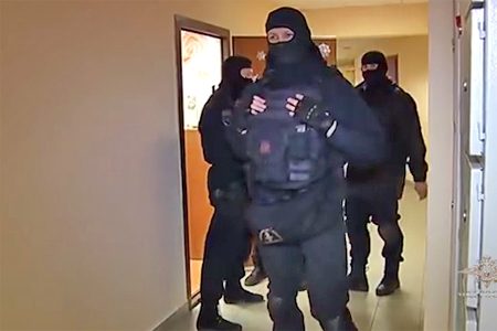 
                    Двое торговцев фильтрами для воды получили реальные сроки          