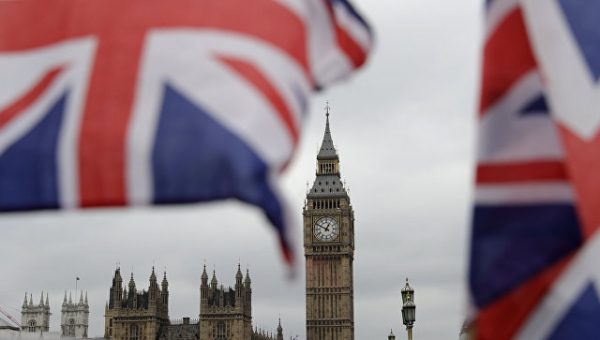 СМИ: Британия "сделает ставку" на молодых мигрантов из ЕС после Brexit