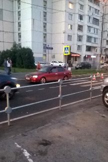 
                    Юный велосипедист попал под колеса автомобиля на пешеходном переходе          