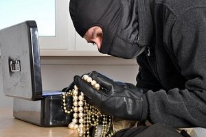 В 16 микрорайоне вскрыли и ограбили квартиру