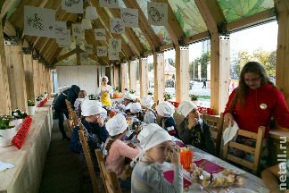 
                    «Золотая осень» на площади Юности          
