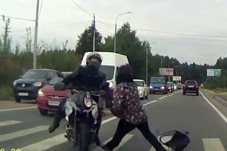 
                    Мотоциклист сбил женщину на «зебре» в Юрлово          