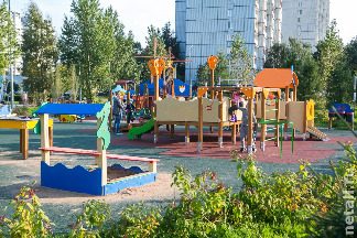 
                    70 скамеек и беседки          