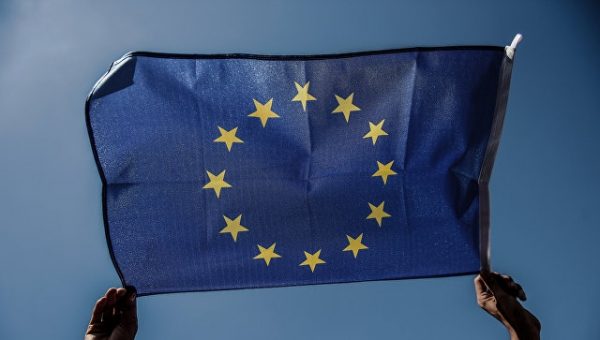 ЕС в октябре обсудит приостановку вступления Турции в союз, заявила Меркель