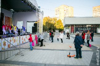 
                    «Золотая осень» на площади Юности          
