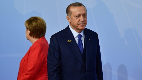 Меркель пообещала ужесточить экономические меры в отношении Турции