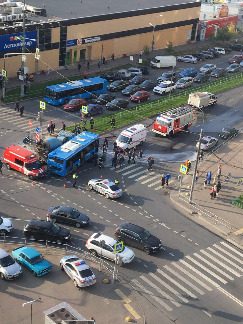 
                    Бетономешалка протаранила пассажирский автобус в «новом городе»          