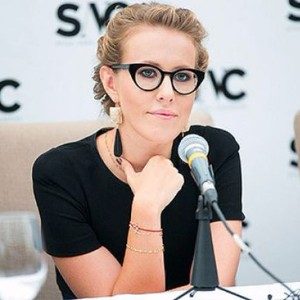 Санки, корсеты, гамаки: самые странные тренировки звезд