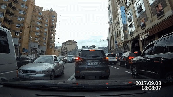 Взрыв автомобиля в Киеве попал на видео