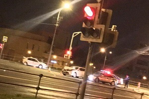 Легковушка врезалась в стоящее на светофоре такси