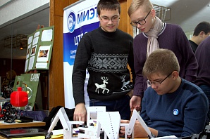 
		                    МИЭТ предлагает школьникам поучаствовать в «Робофутболе»		                