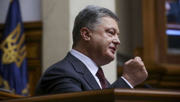 Азаров заявил, что Порошенко хочет сорвать миротворческую инициативу Москвы