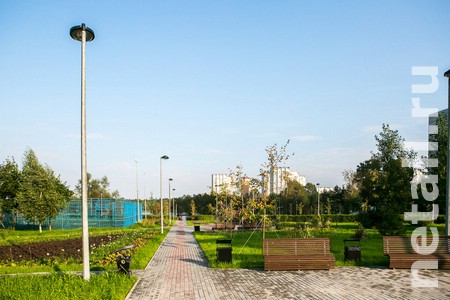 
                    70 скамеек и беседки          