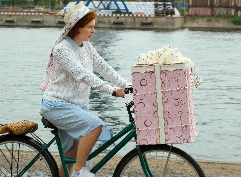 Премьера в бархатный сезон: на «ТВ Центре» Эмилия Спивак в новой мелодраме «Рассвет на Санторини»