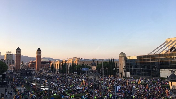 Митинг в поддержку референдума собрал в Барселоне около ста тысяч человек