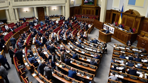 Депутаты Рады попросили Порошенко наложить вето на закон об образовании