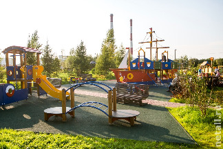
                    70 скамеек и беседки          