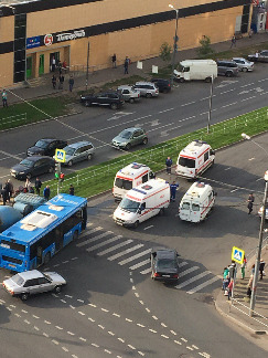 
                    Бетономешалка протаранила пассажирский автобус в «новом городе»          