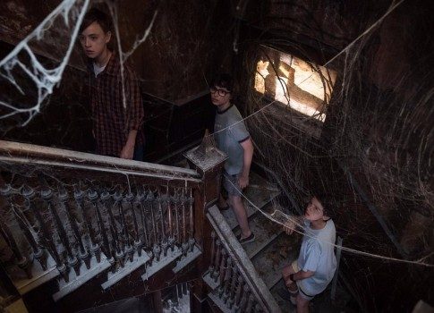 Адский клоун придёт за тобой: в российском прокате стартует фильм ужасов «Оно»