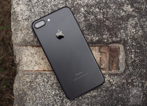 Осенний ценопад: самый дорогой iPhone 7 подешевел почти в два раза