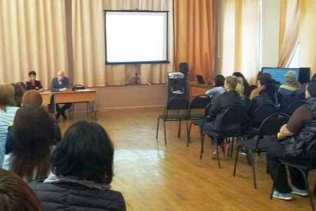 
                    Инспекторы ГИБДД приняли участие в родительском собрании          