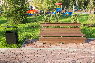 
                    70 скамеек и беседки          