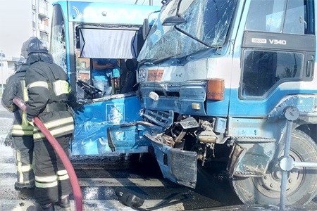 
                    Бетономешалка протаранила пассажирский автобус в «новом городе»          